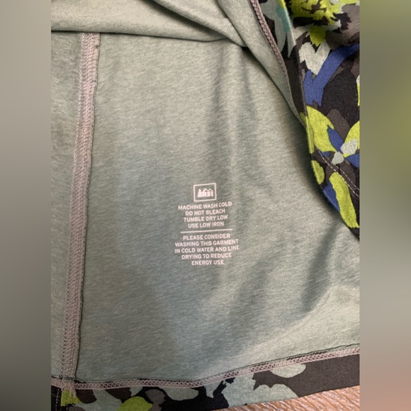 REI Flair Skirt  Gray Floral XL Waist 36” Length 21” Zip Pocket - Picture 4 of 5